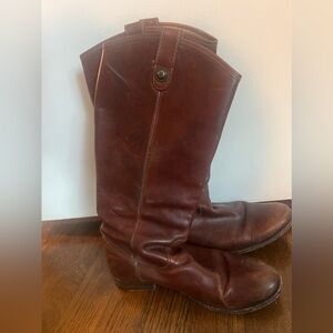 Women’s Frye boots - Melissa Button - size 8.5 - brown